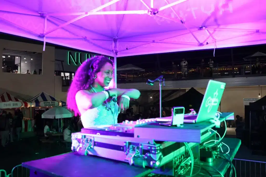 DJ