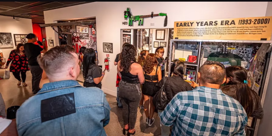 Guided Tour with Jhon Ross Bowie